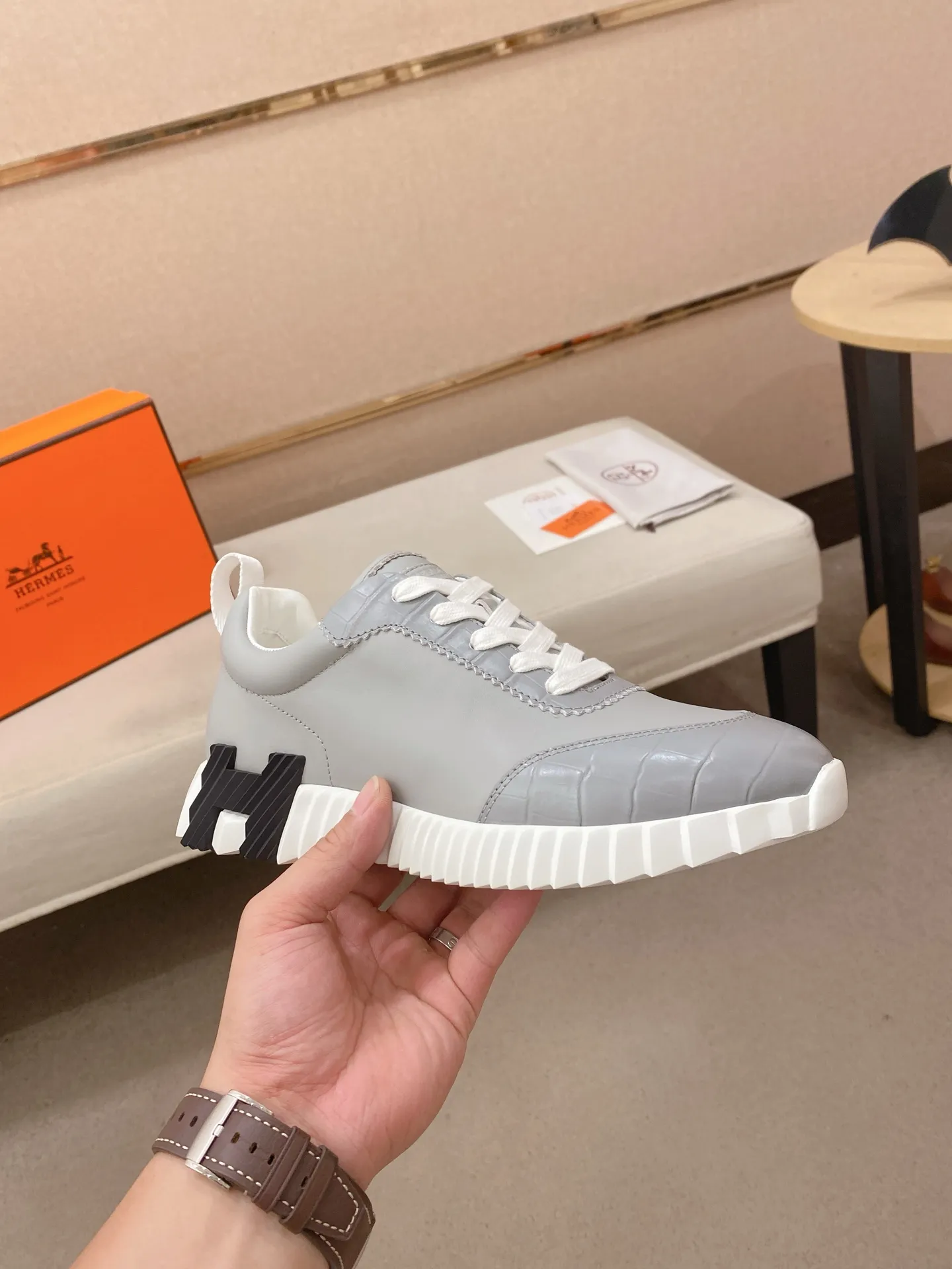 Men's clothing and shoes💰: 640💰《HERMES》【Classic Original Version】Hermès; Top 🔝 Purchasing Agency 🔍🔍Men's latest 🇺🇸 counters are on sale simultaneously, original imported from Italy ▲▲First-layer cowhide with suede cowhide ▲▲ (high-end and expensive Qi·Grade) Exquisite workmanship (Italian 🇮🇹Imported water-dyed 🐂cowhide lining) Sole: Original sole provided by the original factory, ⚠️Exclusive double-layer activity·TPR·Rubber·Combined molded outsole; Super·comfortable·wear-resistant·non-slip·environmental protection The real thing is more beautiful if you take the real thing (high quality, follow the order), you can enter and exit the counter at will * Code number: 39·40·41·42·43·44# (can be customized 38.45.46.)